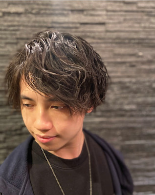 ツイストスパイラルパーマ×センターパート