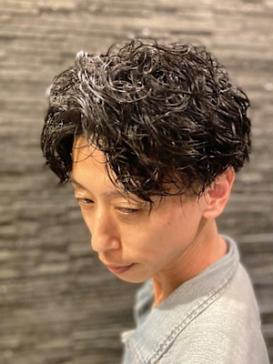 センターパート×スパイラルパーマ