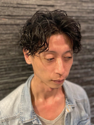 センターパート×スパイラルパーマ