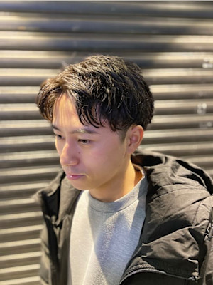 センターパート×スパイラルパーマ