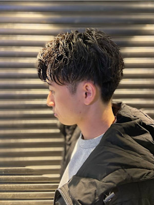 センターパート×スパイラルパーマ