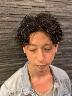 センターパート×スパイラルパーマ