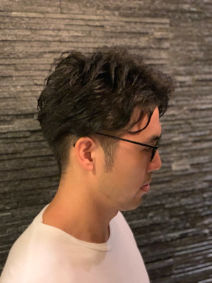 ナチュラル七三分け