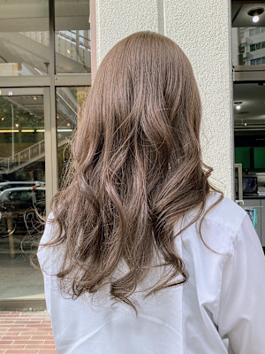 アッシュグレージュ