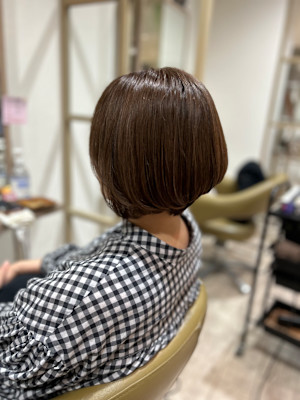 2024前下がり大人ボブ　髪質改善トステアカラー　ベージュ