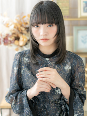 姫カットブルーグレージュ大人ガーリーミディ　グレージュカラー