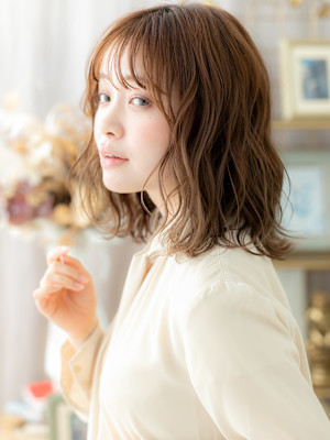 くせ毛風ウェットヘアゆるふわハイライト　ことりベージュ