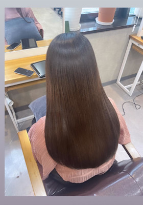 【ヘアケア専門店　伊藤　艶々ストレート】