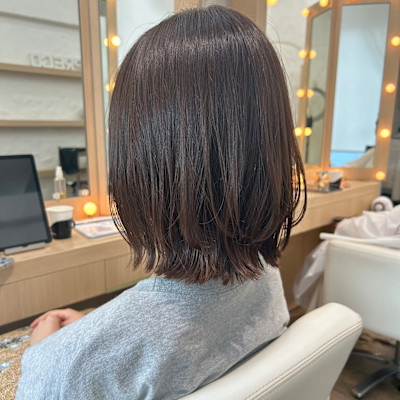 アッシュグレー×外ハネレイヤーボブ