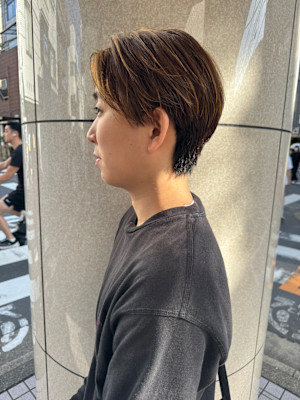 あなたの似合うがわかる！メンズセンターパート×ハイライト