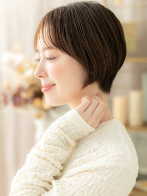 シールスルーバング前下がりミニボブショート　ヘルシースタイル