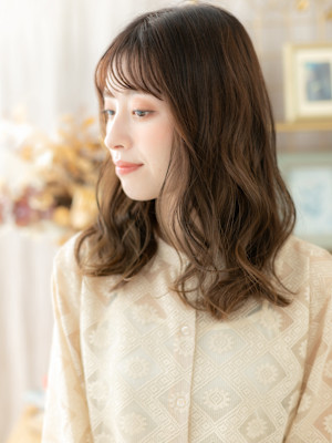 大人フェミニンくせ毛風カールゆるふわミディ　アースカラー