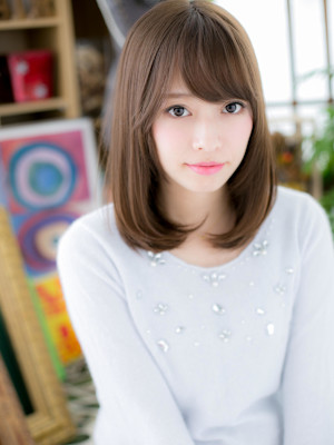 ココアベージュ斜めバング小顔ワンカールロブ　ニュアンスカラー