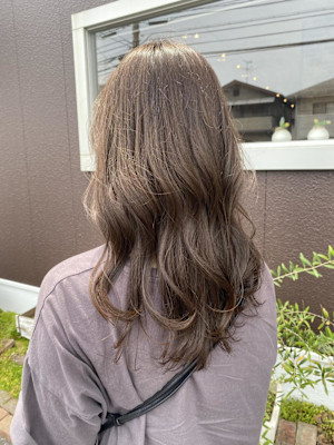 くすみブラウン