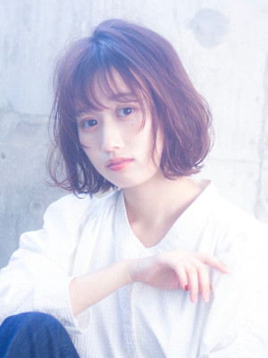 切りっぱなしボブ　美髪　ピンクブラウン　レイヤ―ボブ