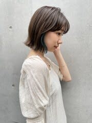 赤みを抑えてトーンダウン。暗すぎずナチュラルな仕上がりに。