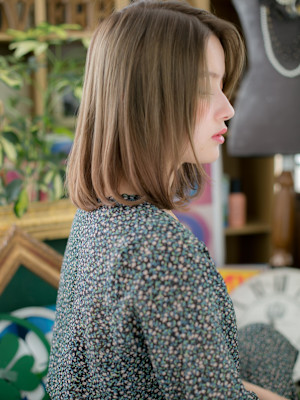 オリーブカラーで大人かわいいツヤ髪ボブディ　ハイトーンカラー