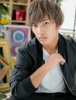 イケメンハイライトカラー★モテ髪ミニウルフ　ハイトーンカラー