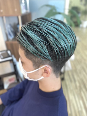 ツーブロック＋エメラルドグリーン