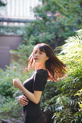 ピンクベージュ