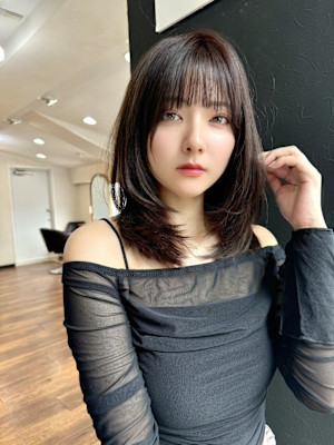 レイヤーカットレイヤーロング地毛風グレージュ