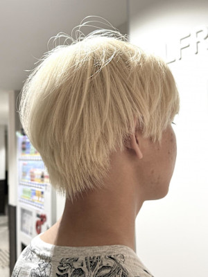 ペールイエロー