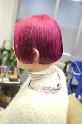 ビビットなピンクのミニボブ