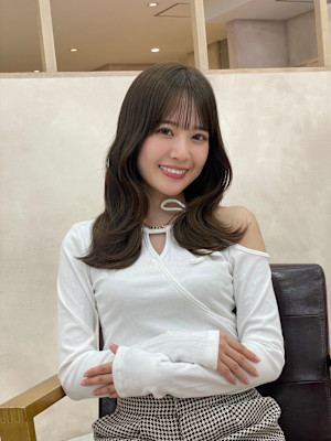 オンブレ　グレージュカラー　オリーブベージュ　くびれミディ