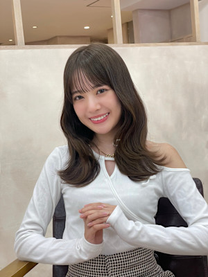 オンブレ　グレージュカラー　オリーブベージュ　くびれミディ