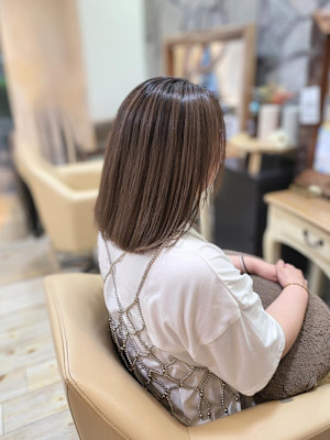 グレージュ×シャドールーツ