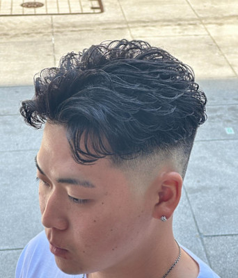 ウェーブパーマ　スキンフェード　日本橋カット