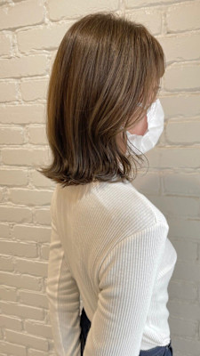 オリーブベージュ