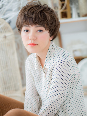 インナーカラーくせ毛風小顔束感ショート　フレンチカジュアル