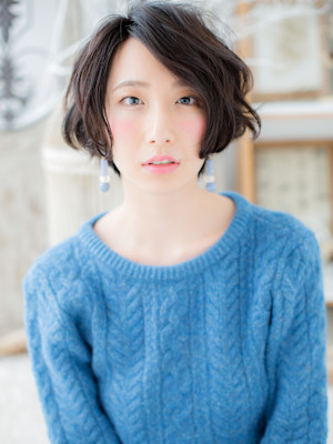 抜け感アシンメトリー前下がり小顔ミニボブ　アッシュブラック