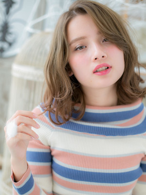 バレイヤージュくせ毛風抜け感くびれミディ　シルキーベージュ