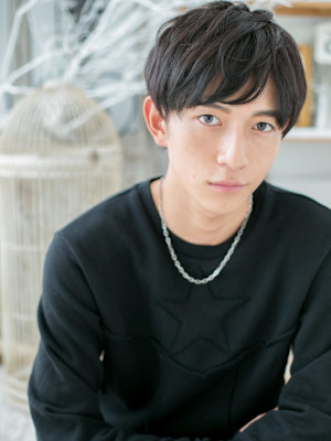 黒髪サイドグラデーション無造作ショート　マッシュパーマ