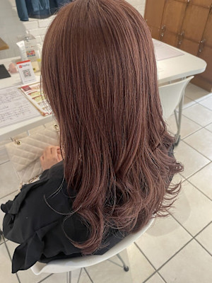 ピンクベージュ