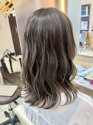 【白髪ぼかし×くびれスタイル】