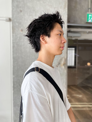 黒髪スパイキーショート