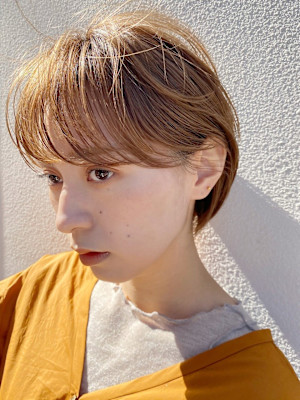 耳かけショートボブ