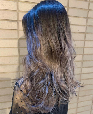 ホワイトグレージュ