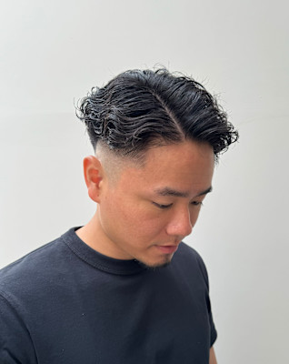 あなたの似合うが見つかる！　メンズ7:3分けニュアンスパーマ