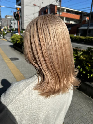 ミルクティーベージュ　ハイトーン　ブリーチカラー