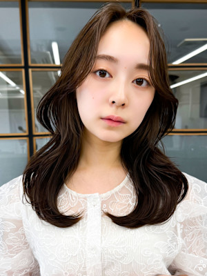 10代20代30代大人かわいい暗髪艶感ヨシンモリくびれミディ