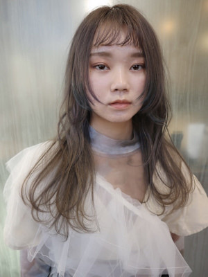 透明感ベージュ×顔周りレイヤー