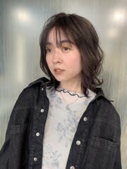 オリーブグレージュ