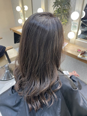 白髪ぼかし　グレージュハイライト　（千田）