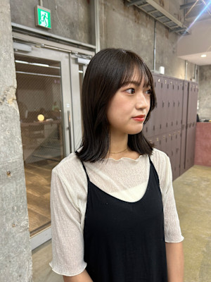 ミディアムヘア×オリーブカラー