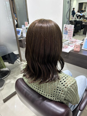 オリーブベージュ