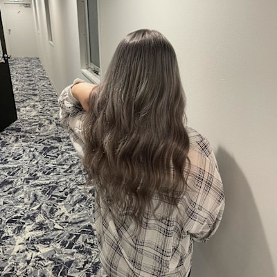 スモーキーグレー